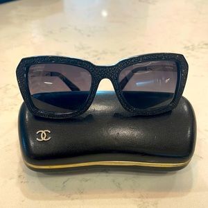CHANEL limited edition stingray sunglasses